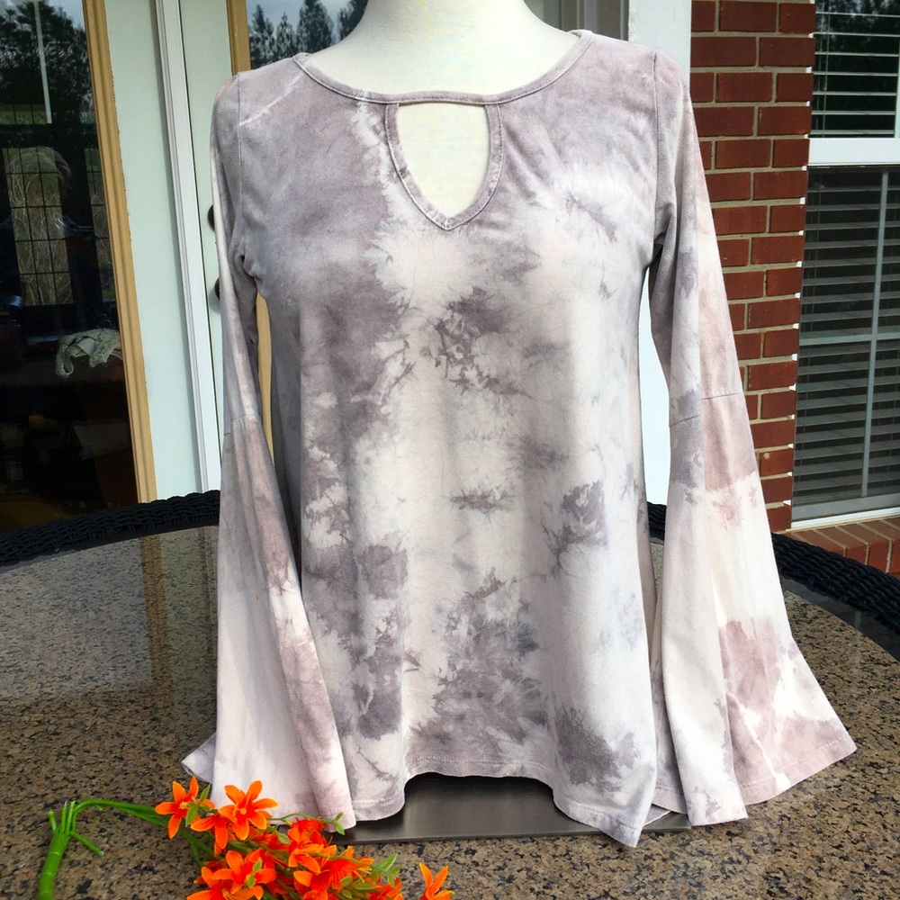 🌷3 Tops for $18 - PPLA Storm Suede-Like Long Bell Sleeves Top, Size Small